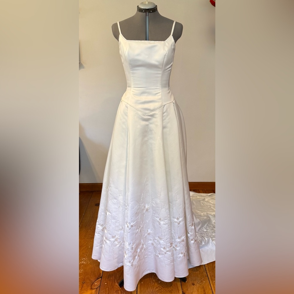 Satin Basque-Waist early 2000s Wedding Dress